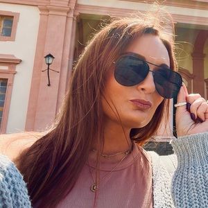 Meet your Posher, Christine